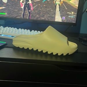 Brand new Yeezy slides, Bone, Size 12